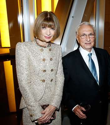 كارل لاغرفلد وآنا وينتور في حفل افتتاح متحف لويس فيتون