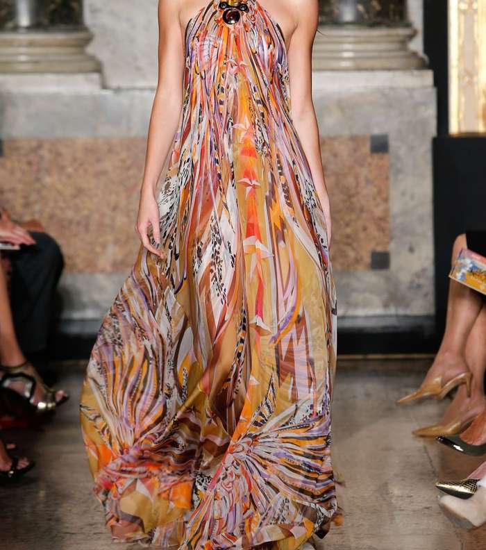 الفستان الطويل الملفت