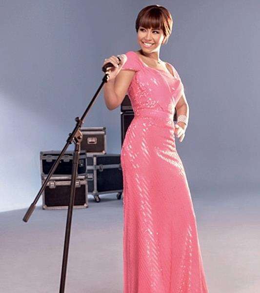 فساتين شيرين في إطلالاتها في The Voice