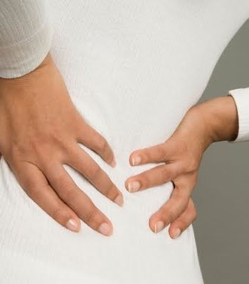 ما اسباب الام الظهر | عادات سيئة تتسبب بألم الظهر والأكتاف