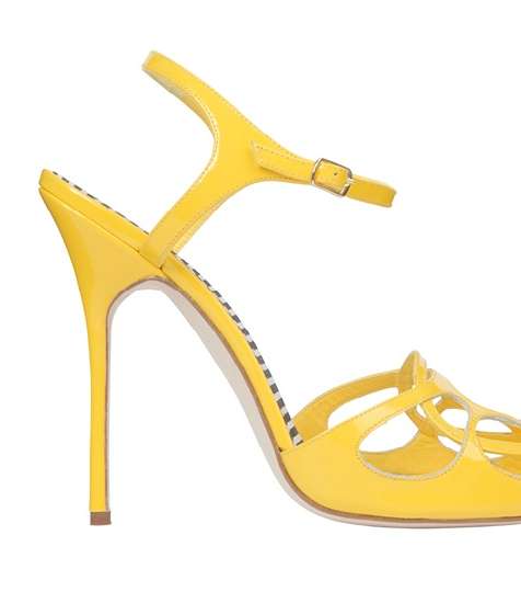احذية مميّزة بألوان النيون من مانولو بلانيك لربيع 2013