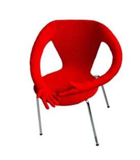 الكرسي الأحمر يحضن جلستكِ
