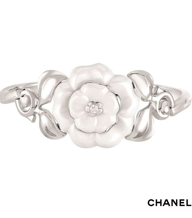 سوار بالذهب الأبيض من مجموعة Camelia من CHANEL