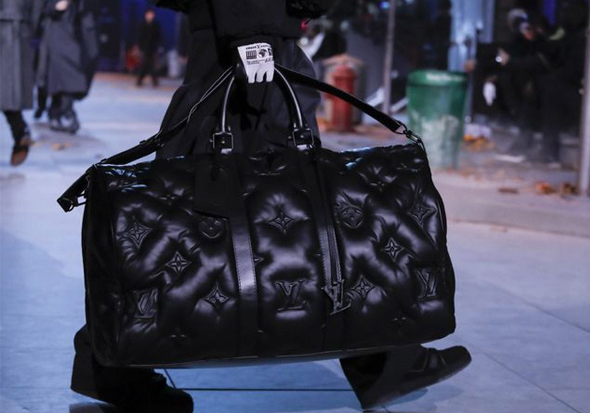 حقيبة مبطنة بشعار العلامة من لويس فويتون