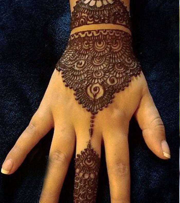 إليك صور نقش ناعم لحناء مميز