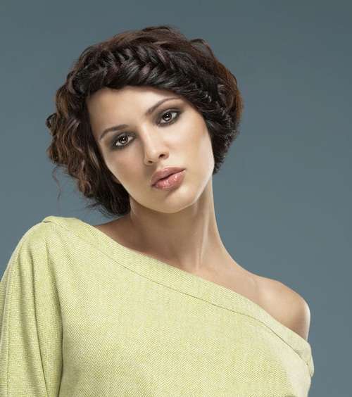 الضفيرة بكل أشكالها وأحجامها تزين تسريحاتك