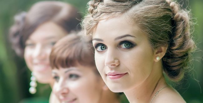 تصرفات وصيفة الزفاف التي تزعج العروس 
