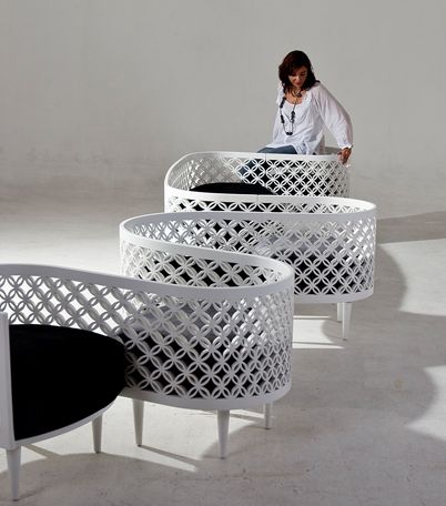 ندى دبس وكرسي الآرابيسك الحدث