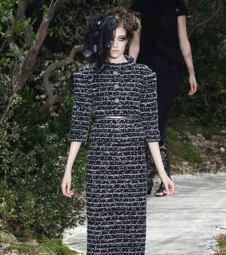 إطلالة 14 من مجموعة Chanel للازياء الراقية لربيع 2013