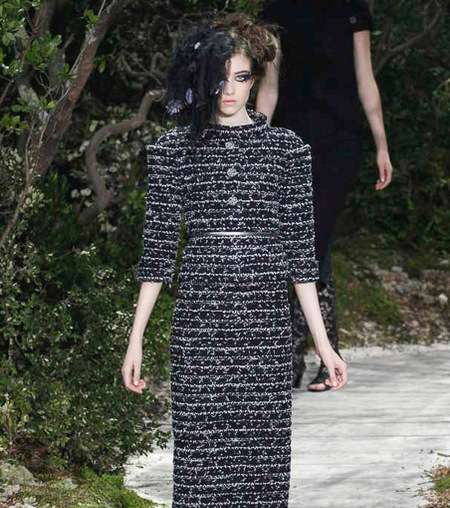 إطلالة 14 من مجموعة Chanel للازياء الراقية لربيع 2013