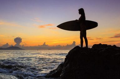 امرأة مسافرة 