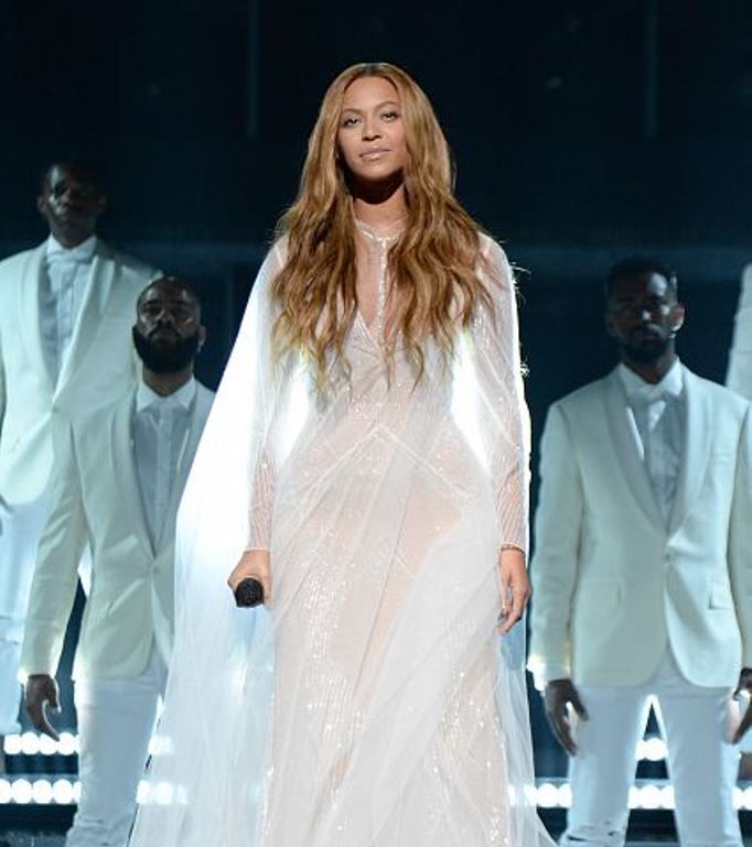 موضة شعر اشقر عسلي