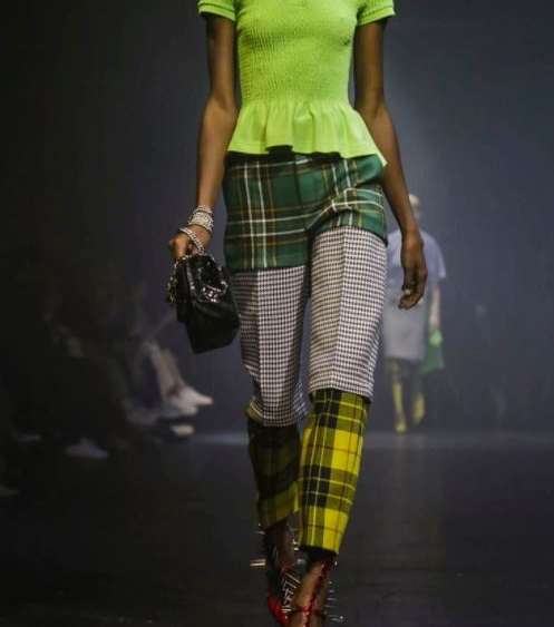اليك اخر صيحات موضة الالوان مع مجموعة علامة بلانسياغا Balenciaga لصيف 2018