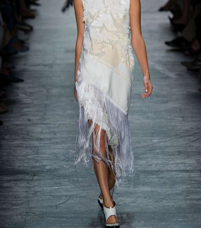 موضة فساتين الشراريب Fringe من مجموعة Prabal Gurung لصيف 2016