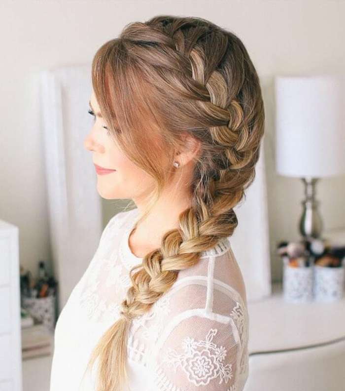 تسريحات شعر على جنب