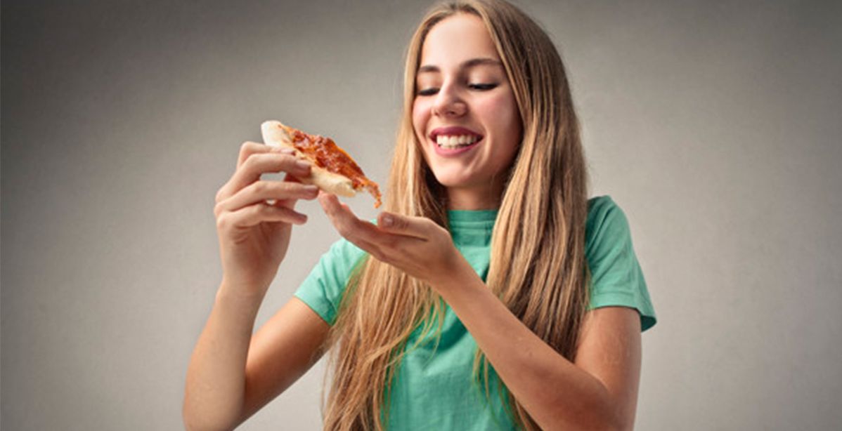 عدد السعرات الحرارية في قطعة البيتزا 