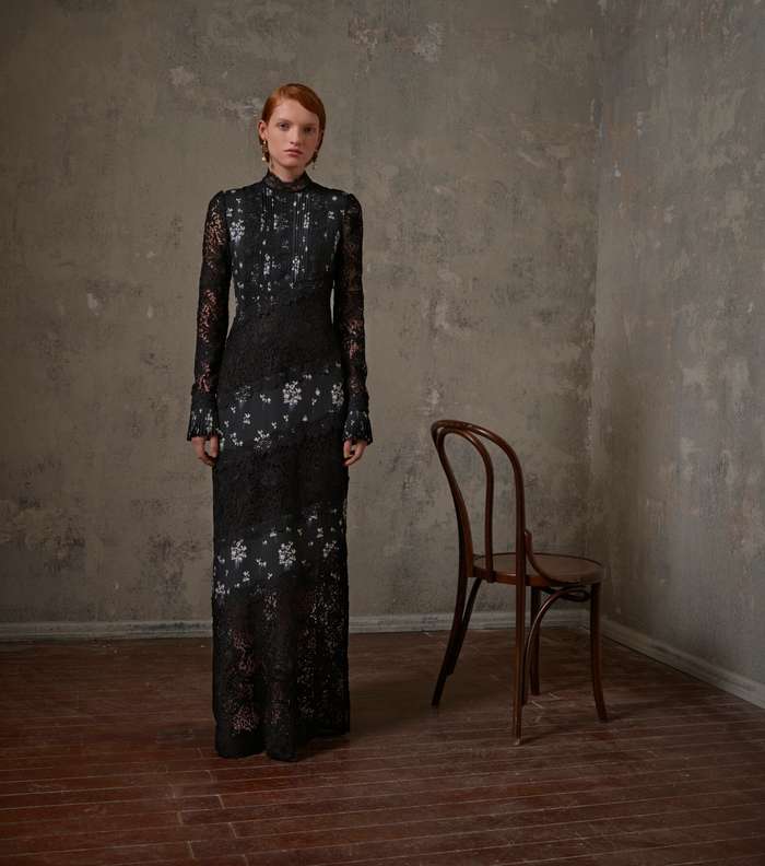 فستان الدانتيل الطويل مع القماش المطبع بالازهار من Erdem و H&M