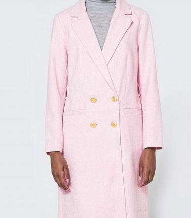 استبدلي الكنزات والسترات الفضفاضة باخرى محددة وانيقة وكلاسيكية في عمر الثلاثين