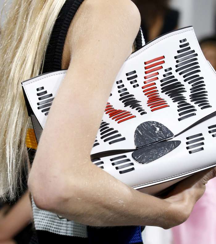 حقيبة Proenza Schouler لصيف 2017 المزينة بالشرائط الجلدية Lace up