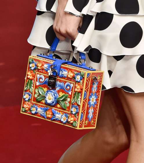 تالقي بحقيبة دولتشي آند غابانا في صيف 2015