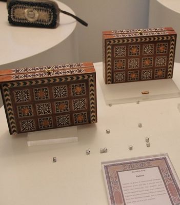 حقائب يد مميّزة على شكل علبة الشترانج