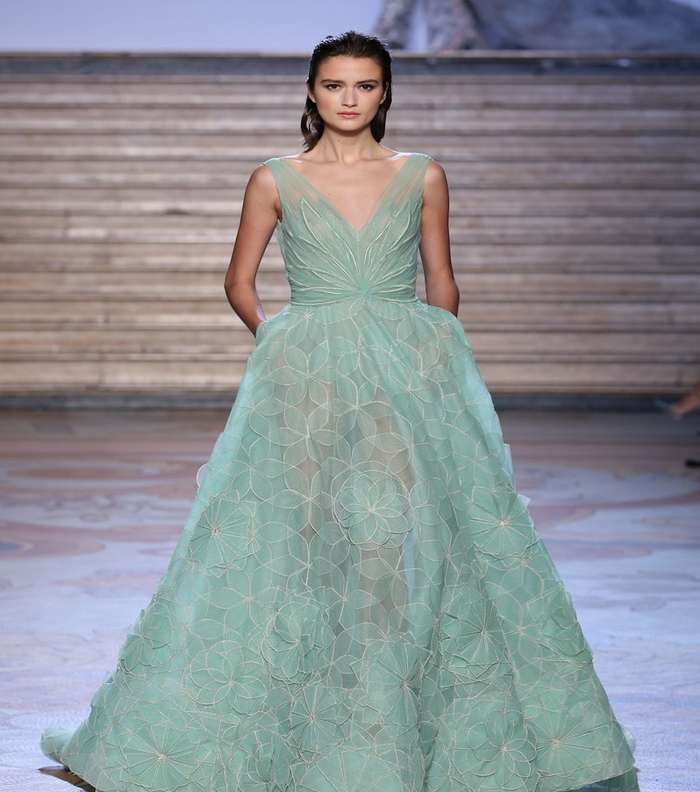 صور اجمل فساتين خطوبه 2020