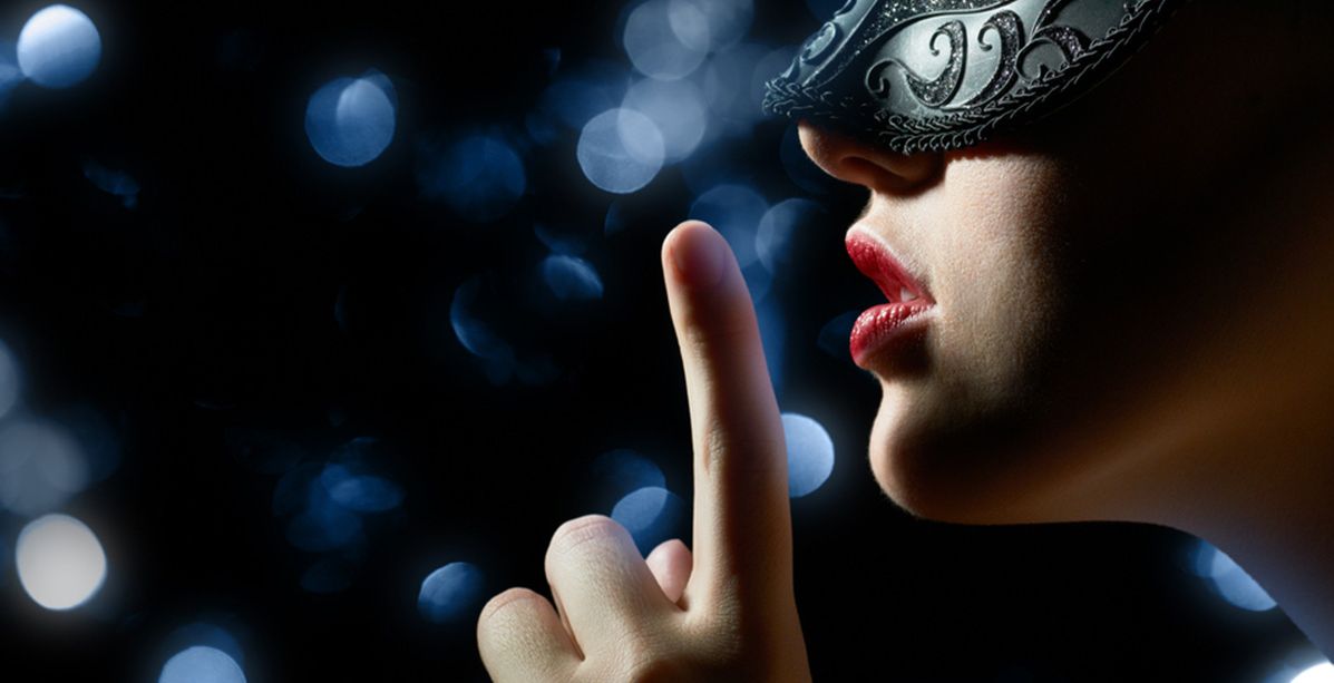 احذري هذه المرأة.. فهي ستخسرك حبيبك!