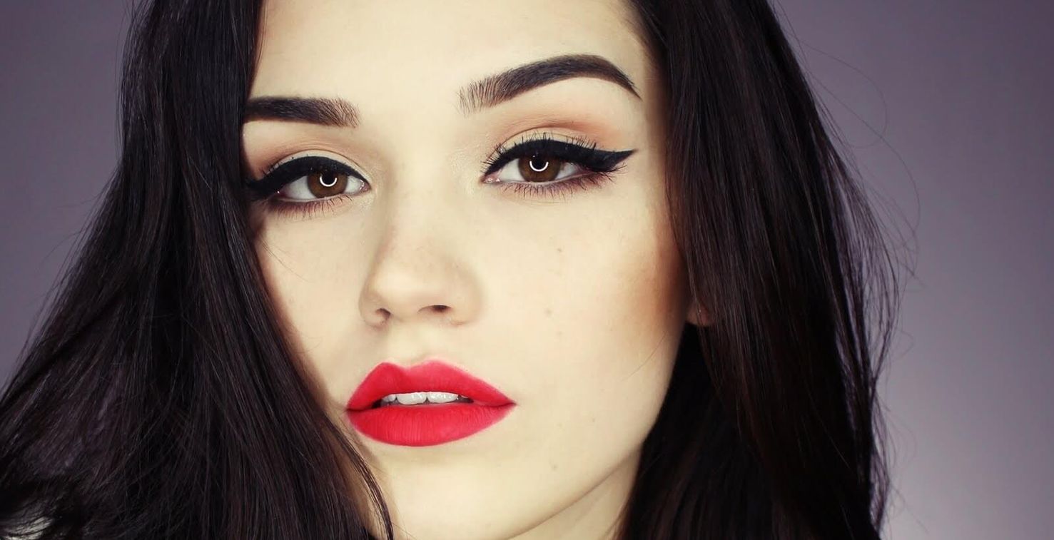 طريقة تطبيق مكياج خفيف للعيون الكبيرة