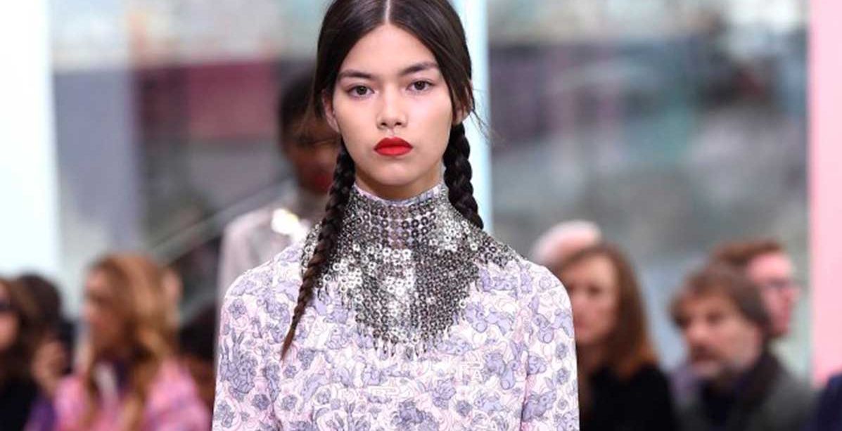 الشفاه الحمراء والضفائر: عنوانا عرض Prada Resort 2018