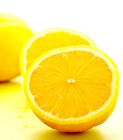 الليمون...للتبييض وإعادة الحياة إلى جلد البشرة 