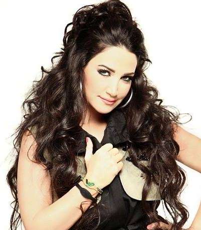 ديانا حداد تختار الشعر الكبير الحجم والمموج