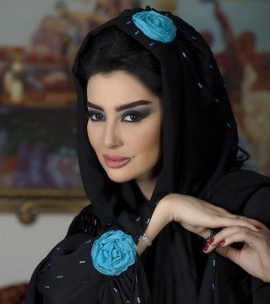 ميساء مغربي والمكياج القوي مع الحجاب 