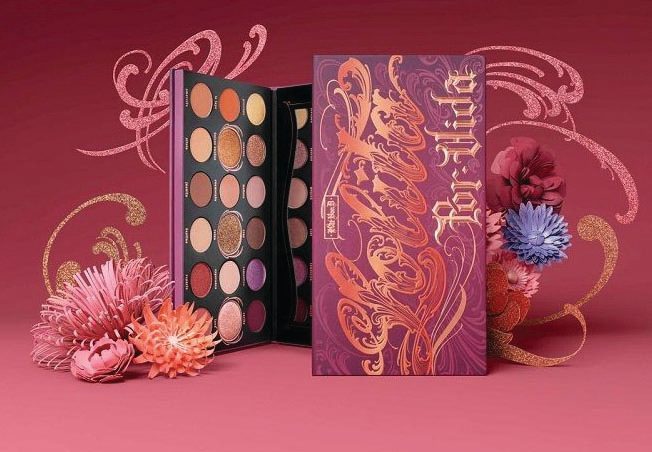 باليت ظلال العيون الجديدة Lolita Por Vida Eyeshadow Palette منKat Von D