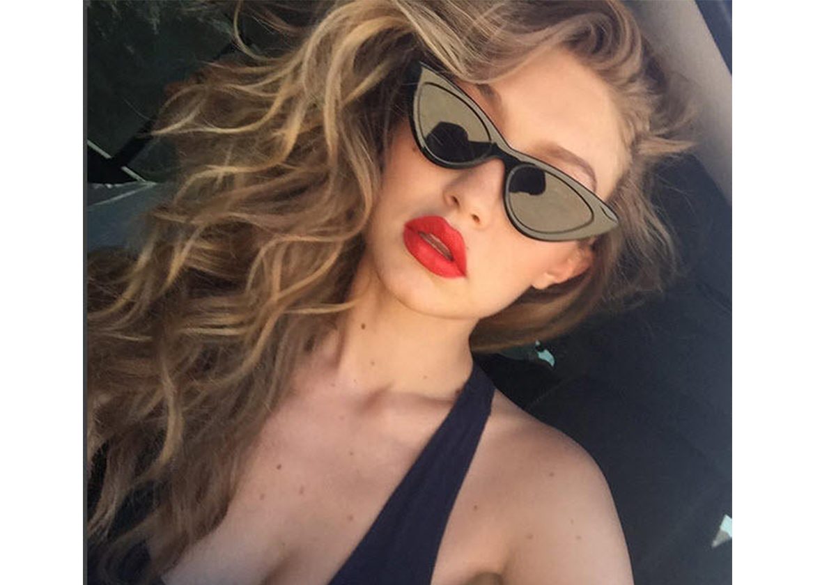 لن تصدقي عدد النظارات الشمسية التي تملكها جيجي حديد