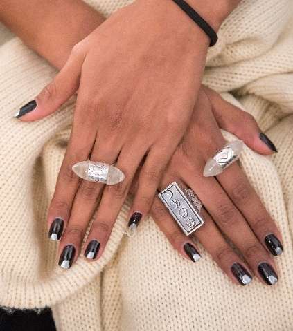 أبرز الأسماء: Tracy Reese و La Perla و  Prabal Gurung 