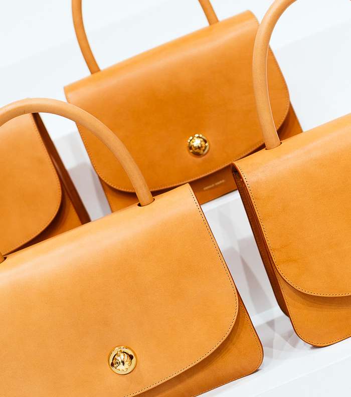 حقيبة Mansur Gavriel لصيف 2017 بالشكل المحدد والمربع