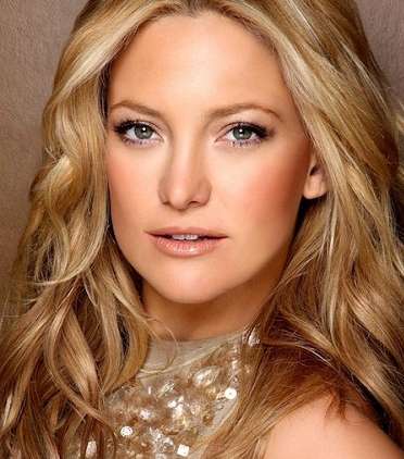 صور تسريحات شعر نجمات هوليوود مع أقراط Piaget