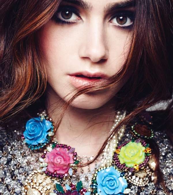 موضة الحواجب الكثيفة للشعر البني مع ليلي كولينز 