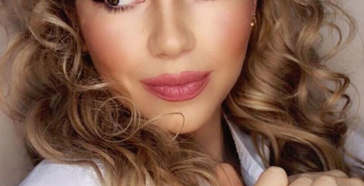 ياسمينة تلتقي خبيرة مكياج Tarte العالمية ماغالي برايي