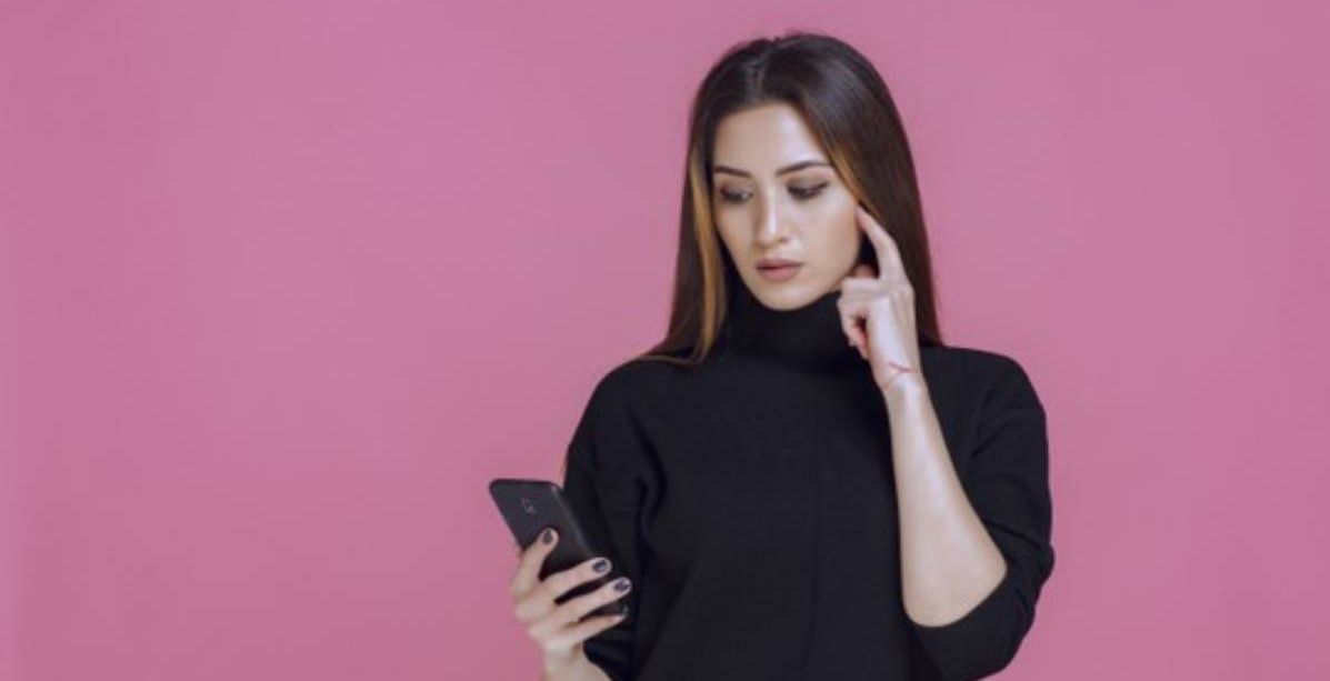 أخاف مواجهته سأتركه بميساج، هل هذا تصرف صحيح؟