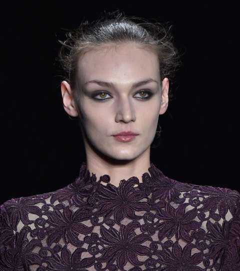 ماكياج عيون السموكي الناعم والخفيف 