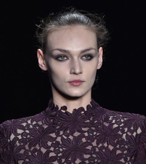 ماكياج عيون السموكي الناعم والخفيف