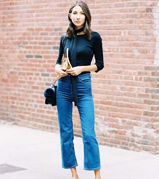 ارتدي في صيف 2017 الجينز بقصة واسعة على الكاحل مع الاحذية المسطحة