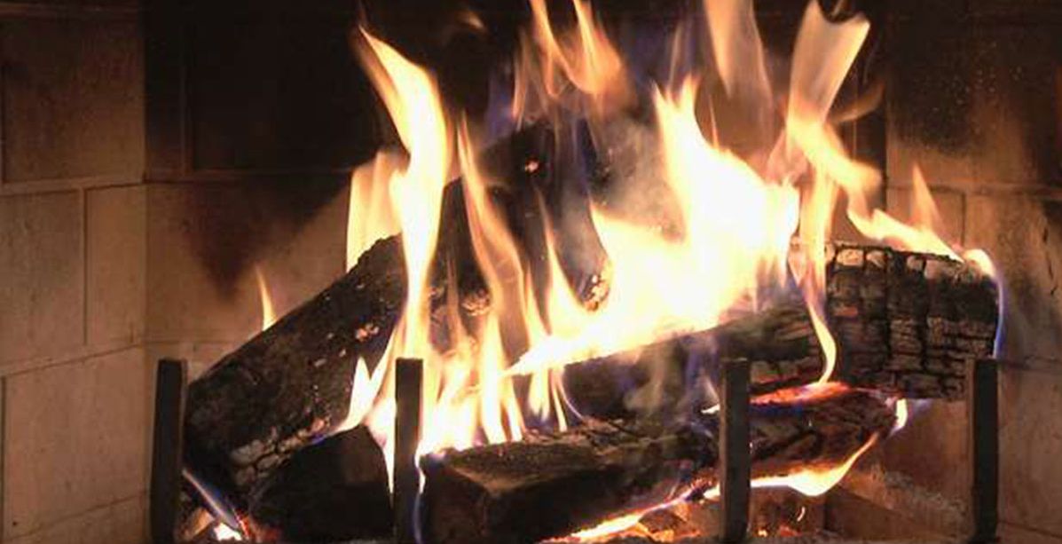 ماذا يحدث لمعظم المواد عندما يتم تسخينها