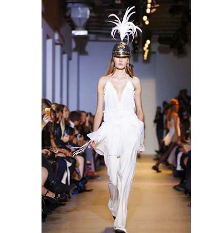إليكِ مجموعة Galliano للملابس  الجاهزة لربيع وصيف 2016