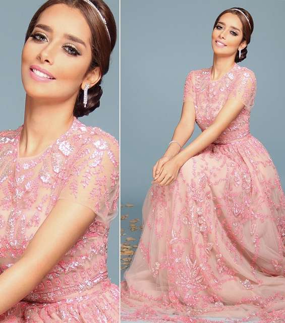 الفستان الفخم باللون الزهري