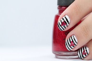 بالفيديو: طريقة تطبيق طلاء الأظافر بألوان الخطوط