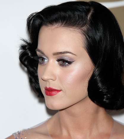 الآي لاينر الممدود يزيد عيون كايتي بيري جاذبية