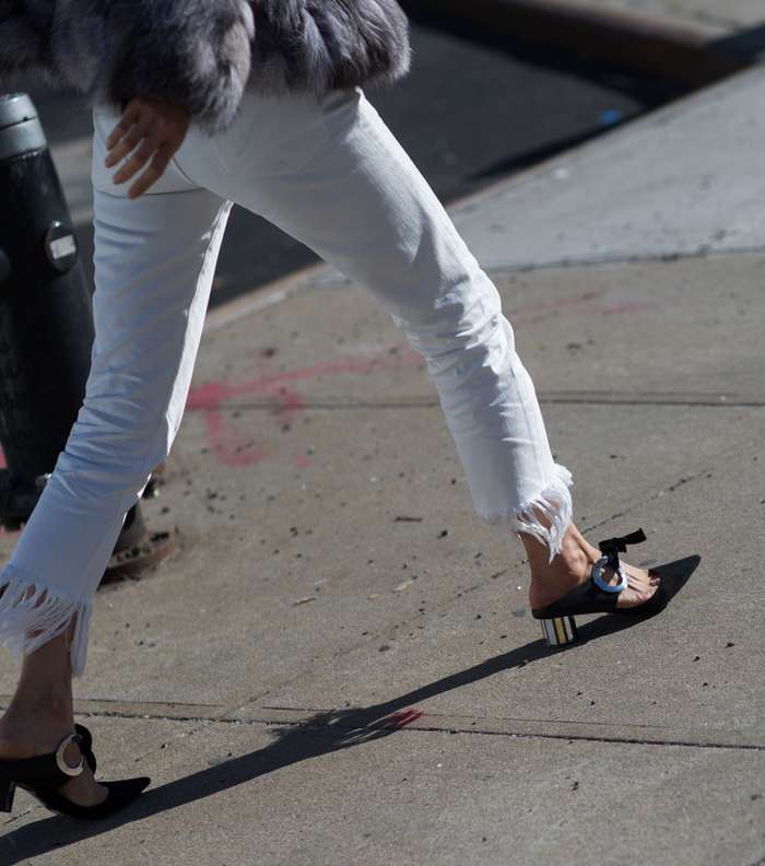 احذية المول المروسة من الامام من شوارع نيويورك من اليوم الاخير من اسبوع الموضة لشتاء 2017