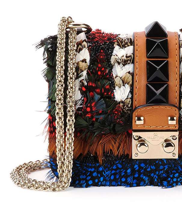 تالقي بحقيبة فالينتينو المطرزة في صيف 2015